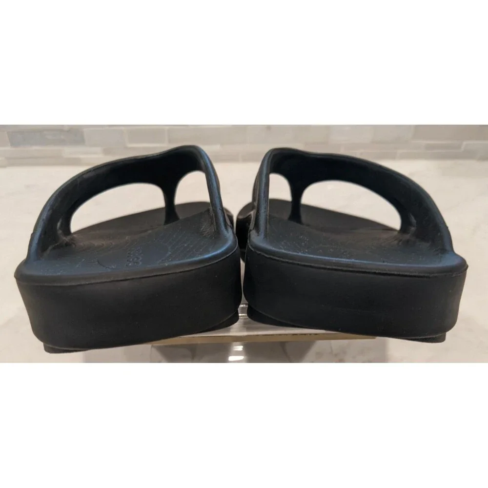 Unisex OOFOS OOriginal Sport Logo Thong Sandals in Graphite M-10/ W-12
